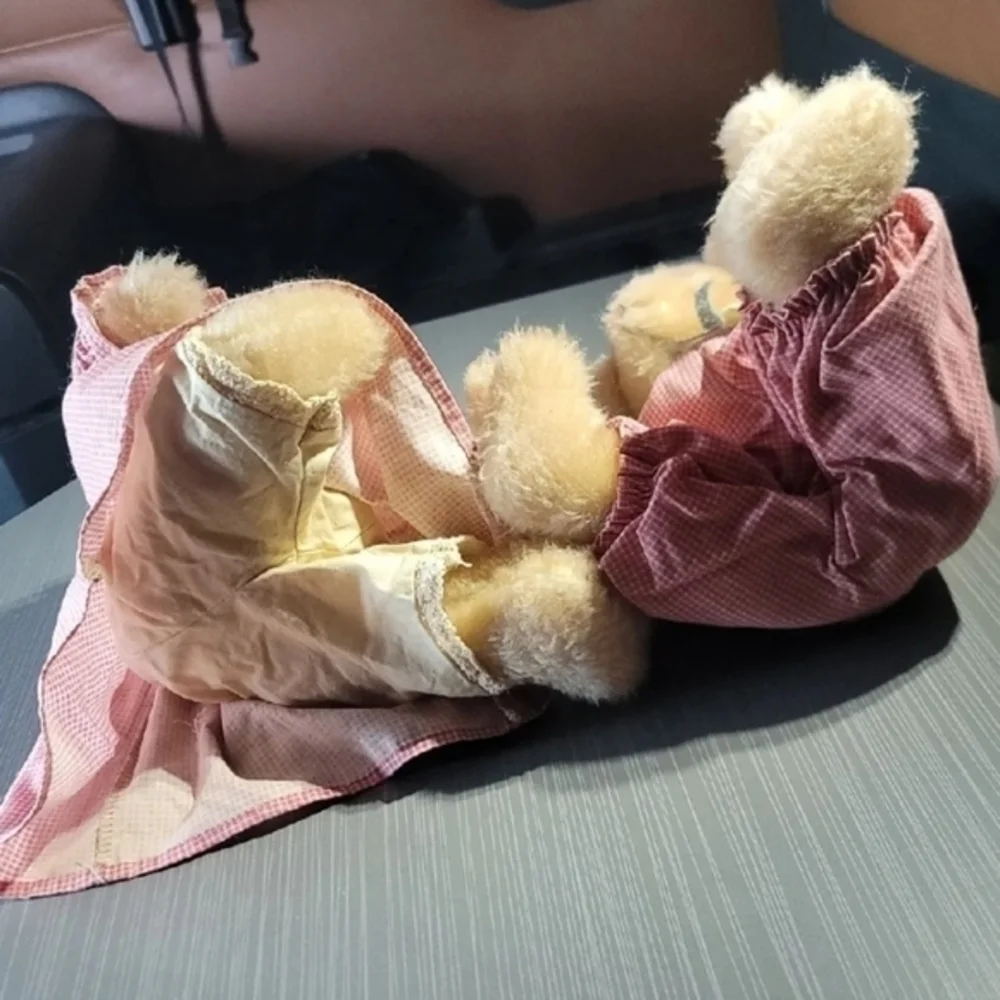 Vintage Ole Timey Bear‎ Couple.